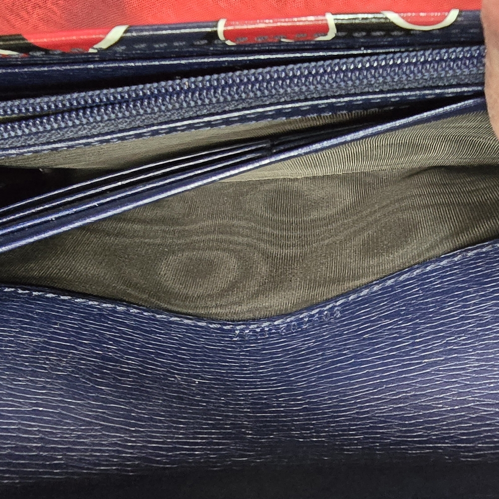 Gucci Navy Blue Wallet with Red Heart Print and Gold Logo - Picture 13 of 15